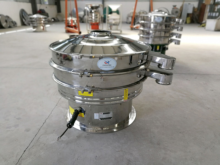 全不銹鋼振動(dòng)篩整機(jī)采用不銹鋼拋光而成，干凈衛(wèi)生，可避免原料被污染